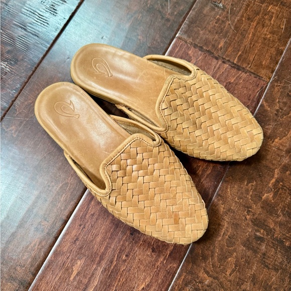 Olukai slip on leather mules excellent condition women's 9.5 - Picture 3 of 5